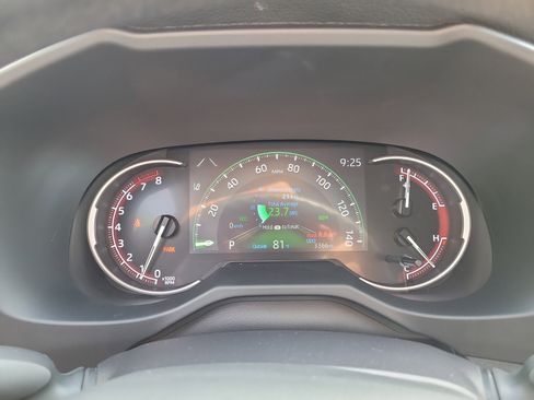 Certified 2025 Toyota RAV4 XLE FWD image 33