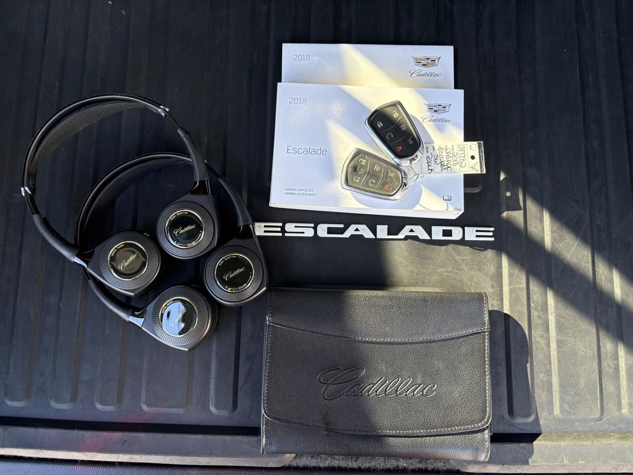 Used 2018 Cadillac Escalade ESV Luxury AWD/4WD image 48