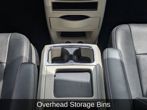 Used 2016 Chrysler Town & Country Touring-L FWD image 25