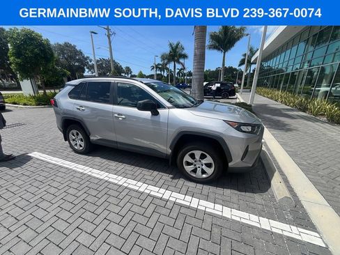 Used 2019 Toyota RAV4 LE AWD/4WD image 12