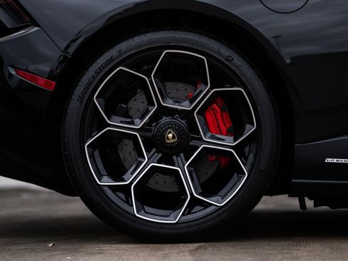 Used 2023 Lamborghini Huracan Tecnica image 28