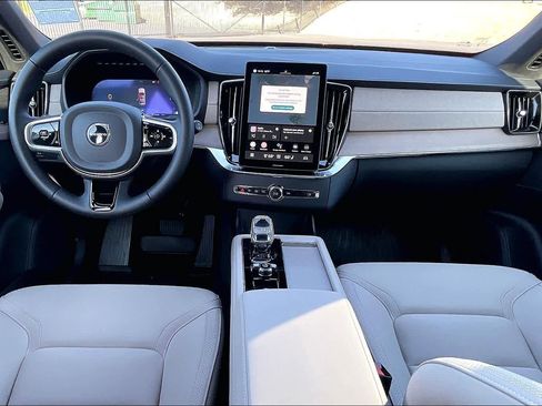 Used 2025 Volvo XC90 B6 Core w/ Protection Package Premier image 18