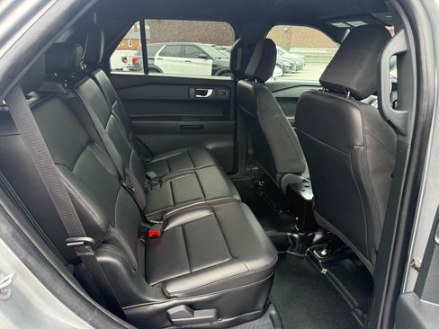 Used 2024 Ford Explorer 4WD Police Interceptor image 18