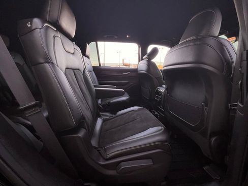 Used 2023 Jeep Grand Cherokee L Laredo image 28