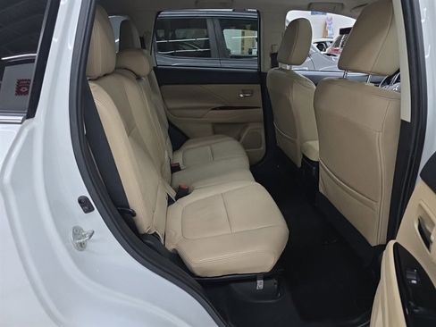 Used 2018 Mitsubishi Outlander SEL image 10