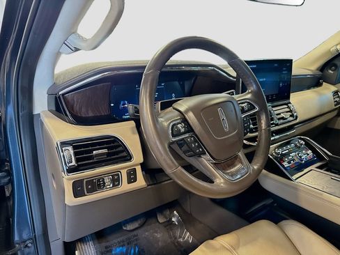 Used 2022 Lincoln Navigator Reserve AWD/4WD image 9