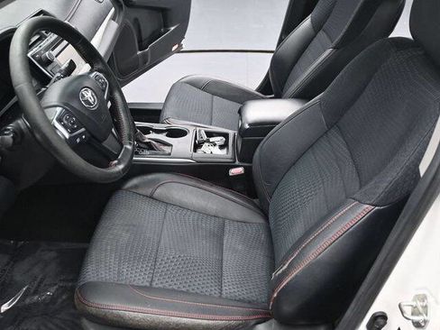 Used 2015 Toyota Camry SE image 6