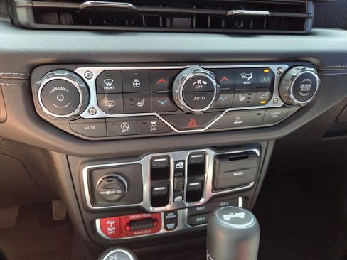 Used 2024 Jeep Wrangler Unlimited Rubicon w/ Technology Group AWD/4WD image 27
