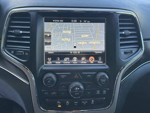 Used 2017 Jeep Grand Cherokee Limited w/ Luxury Group II image 28