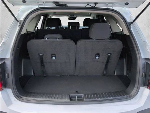 Used 2025 Kia Sorento LX FWD image 6