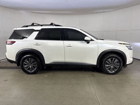 Certified 2023 Nissan Pathfinder SV image 39