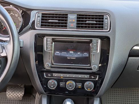 Used 2017 Volkswagen Jetta SEL image 32