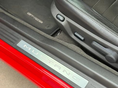 Used 2013 Ford Mustang GT Premium RWD image 33