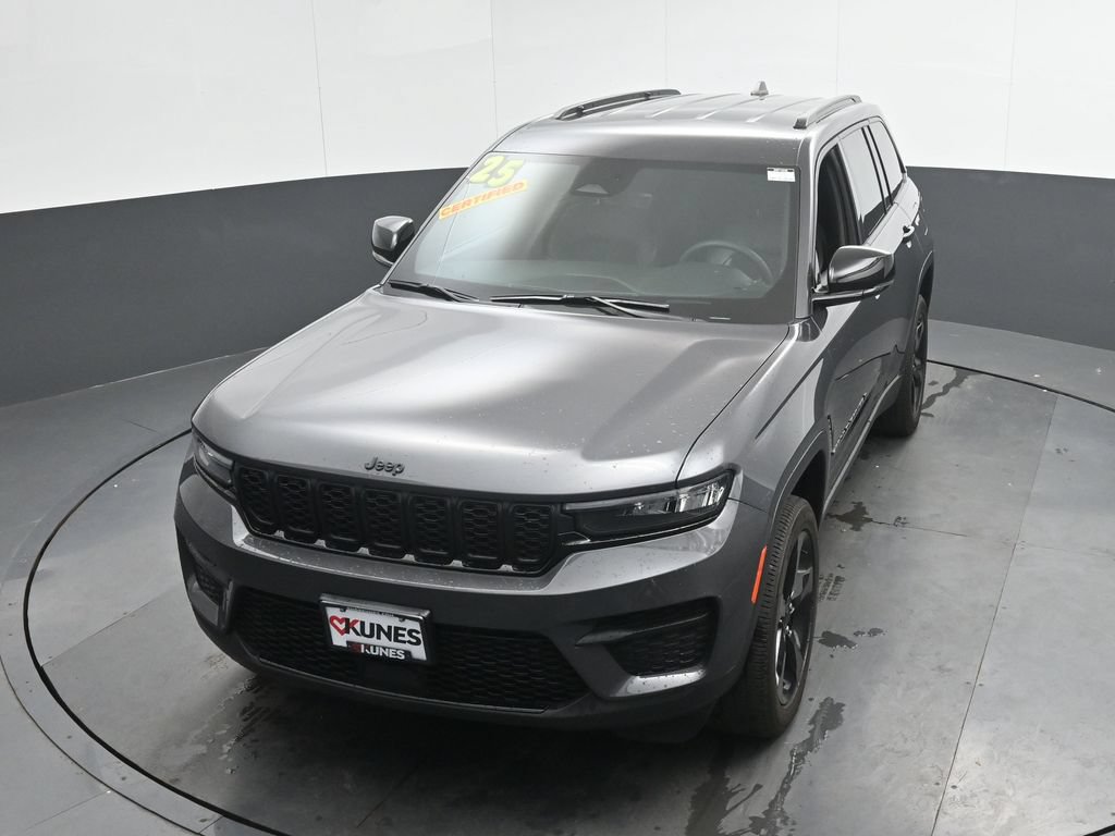 Used 2025 Jeep Grand Cherokee Altitude AWD/4WD image 36