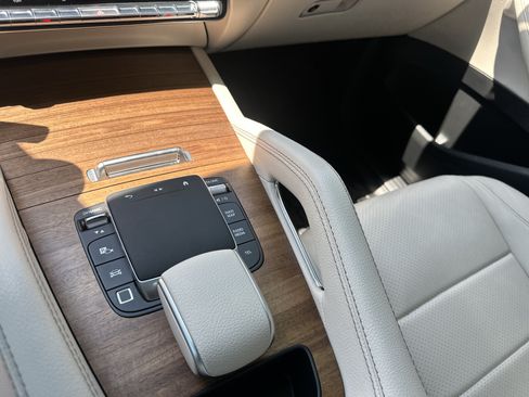 Used 2025 Mercedes-Benz GLE 450 4MATIC image 19