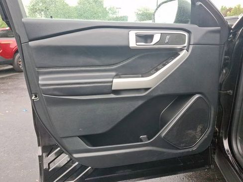 Used 2022 Ford Explorer XLT w/ Equipment Group 202A AWD/4WD image 13