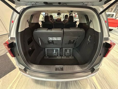 Used 2025 Kia Carnival EX FWD image 50