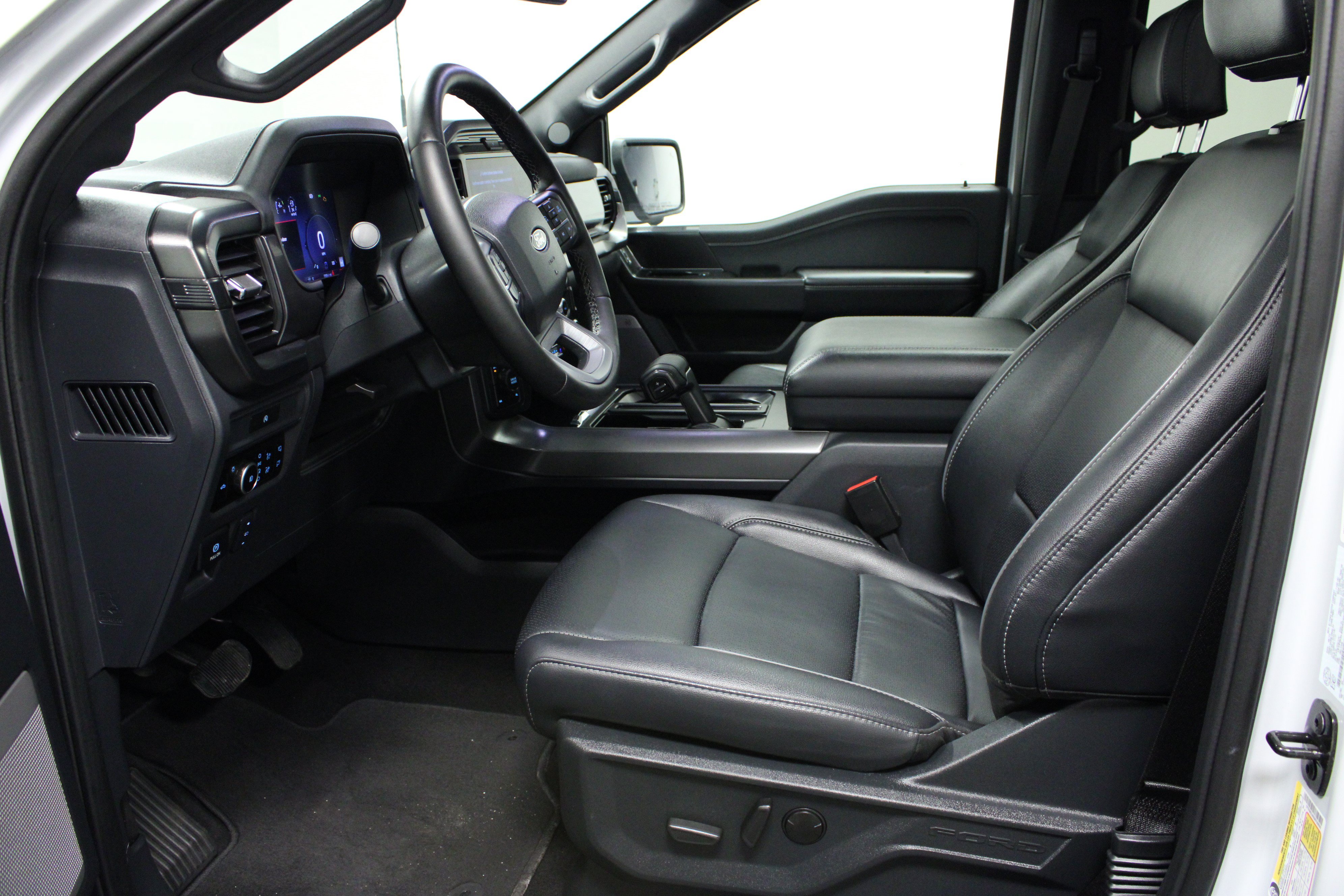 Used 2025 Ford F150 Lariat AWD/4WD image 17