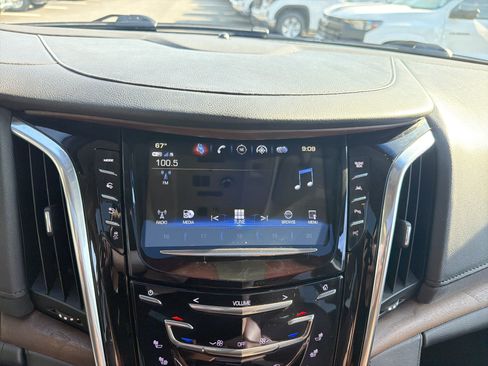 Used 2019 Cadillac Escalade ESV Luxury AWD/4WD image 21