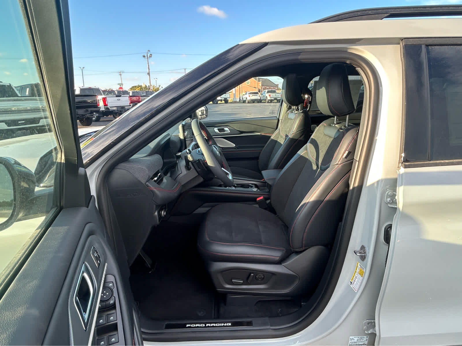 New 2027 Ford Explorer ST w/ Sun And Sound Package AWD/4WD image 17