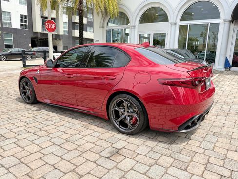 Used 2017 Alfa Romeo Giulia Quadrifoglio RWD image 18