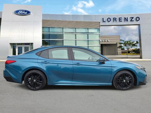 Used 2025 Toyota Camry SE FWD image 4