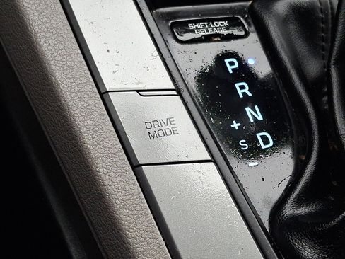 Used 2019 Hyundai Elantra SEL image 24