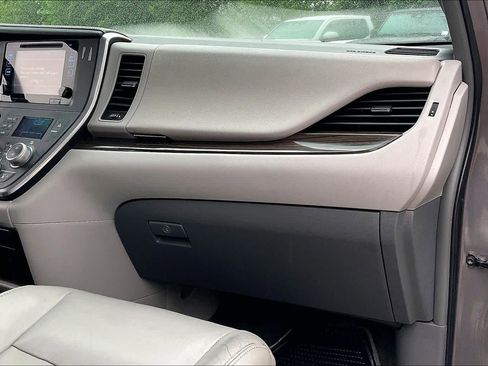 Used 2017 Toyota Sienna XLE w/ XLE Navigation Package image 19