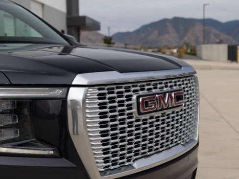 Used 2023 GMC Yukon Denali w/ Denali Reserve Package AWD/4WD image 13