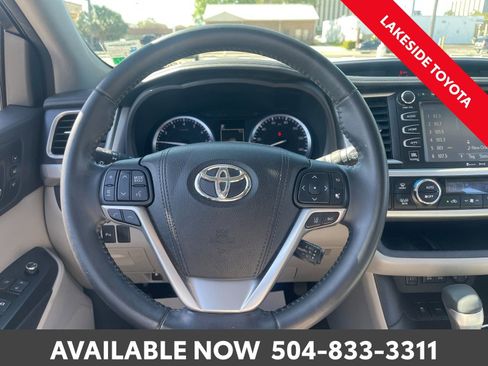 Certified 2017 Toyota Highlander Limited image 28