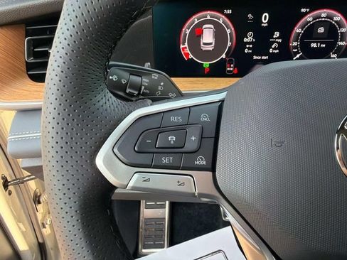 New 2026 Volkswagen Tiguan SEL R-Line AWD/4WD image 25