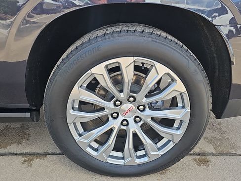 Used 2024 GMC Yukon XL Denali w/ Denali Reserve Package image 35