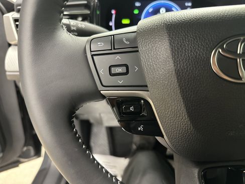 Used 2025 Toyota Camry SE image 21