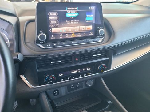 Used 2025 Nissan Rogue SV FWD image 27