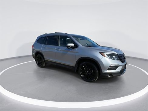 Used 2017 Honda Pilot Touring image 2