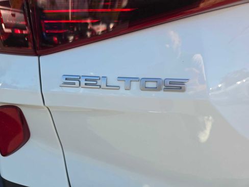 Used 2023 Kia Seltos S w/ Navigation Package image 13