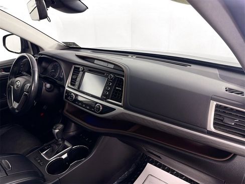 Used 2017 Toyota Highlander Limited image 30