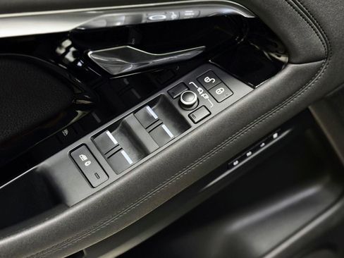 Used 2020 Land Rover Range Rover Evoque S image 13