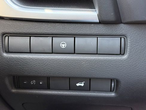 Certified 2022 Nissan Rogue SV w/ SV Premium Package image 33