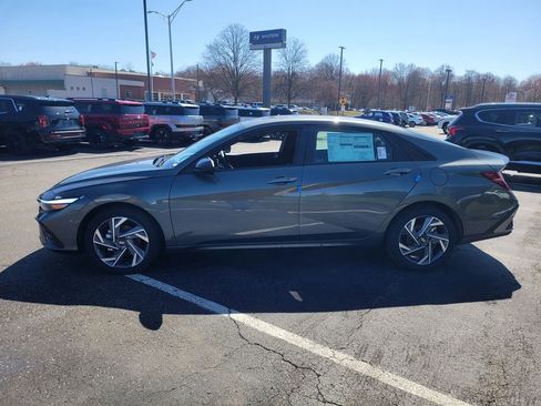 New 2025 Hyundai Elantra SEL image 8