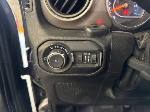 Used 2020 Jeep Wrangler Sport AWD/4WD image 16