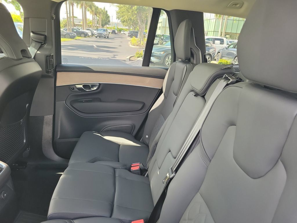 Used 2025 Volvo XC90 T8 Plus w/ Protection Package Premier AWD/4WD image 12