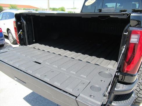 Used 2025 GMC Sierra 2500 Denali Ultimate image 35