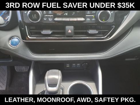 Used 2022 Toyota Highlander XLE AWD/4WD image 23