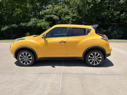 Used 2015 Nissan Juke S FWD image 2
