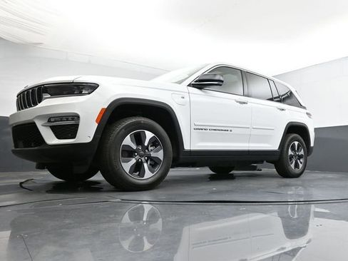 Used 2022 Jeep Grand Cherokee Limited 4xe w/ Luxury Tech Group II AWD/4WD image 50