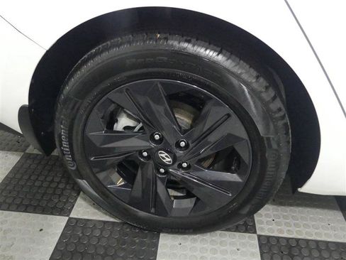 Used 2022 Hyundai Elantra SEL FWD image 16