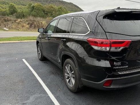 Used 2019 Toyota Highlander XLE image 4