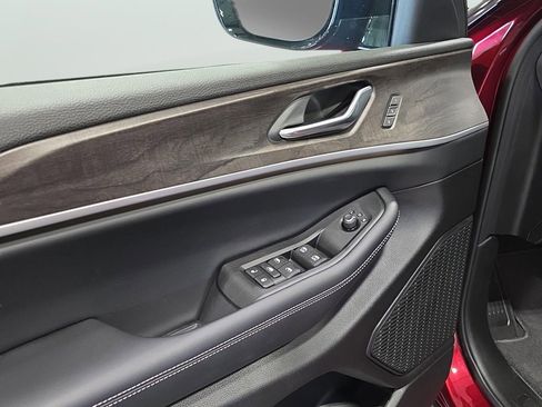 New 2025 Jeep Grand Cherokee Limited w/ Trailer Tow Package image 9