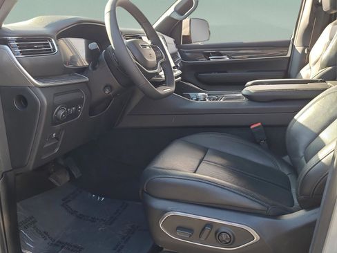 Used 2022 Jeep Wagoneer Series II w/ Rear Seat Video Group 1 image 12